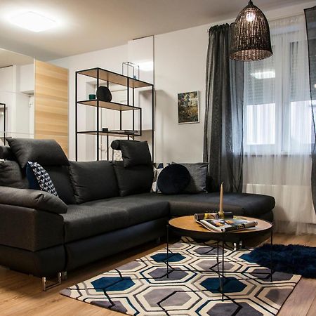 Danubio****2 Bedrooms-Be In The Center Of It All! Будапеща Екстериор снимка